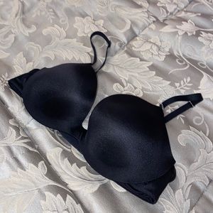 La SENZA. Plunge push up bra. Size 34B.
